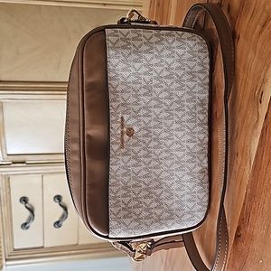 Michael Kors Women's Large Camera Crossbody Bag Jet Set Charm